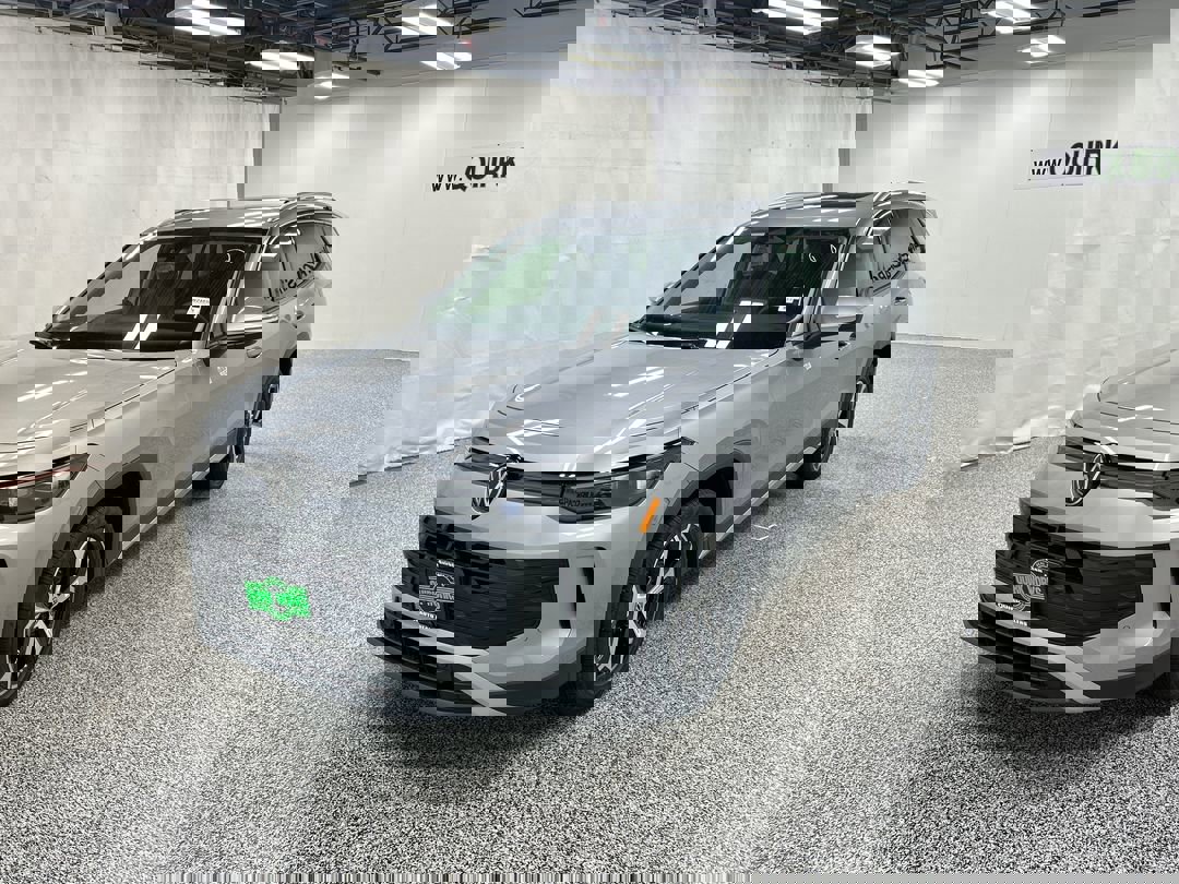 2025 Volkswagen Tiguan SE photo 2