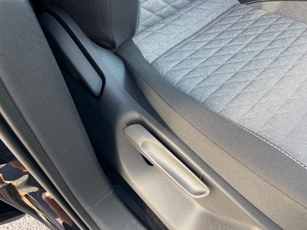 2025 Volkswagen Tiguan S photo 17