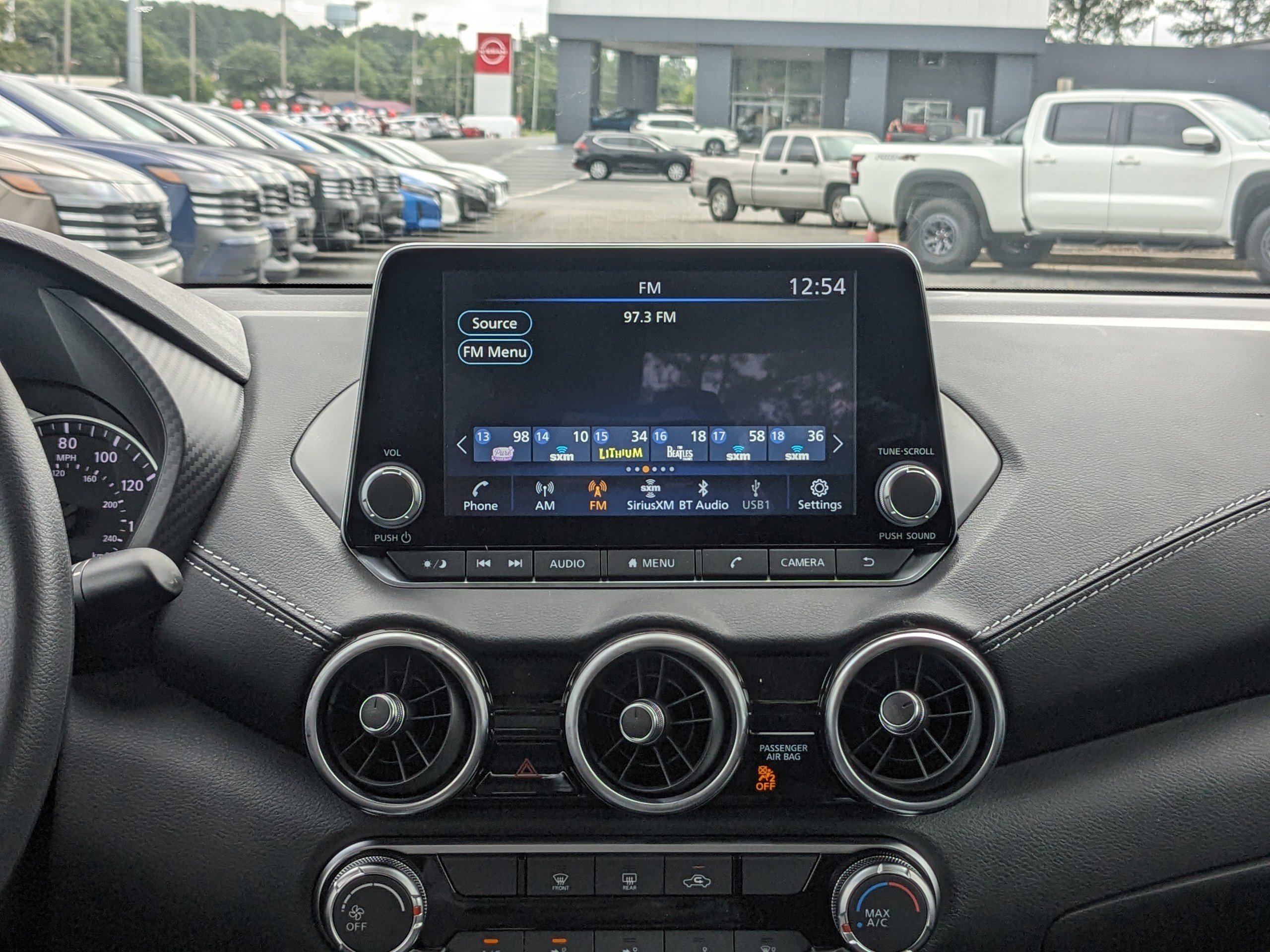 2025 Nissan Sentra SV photo 3