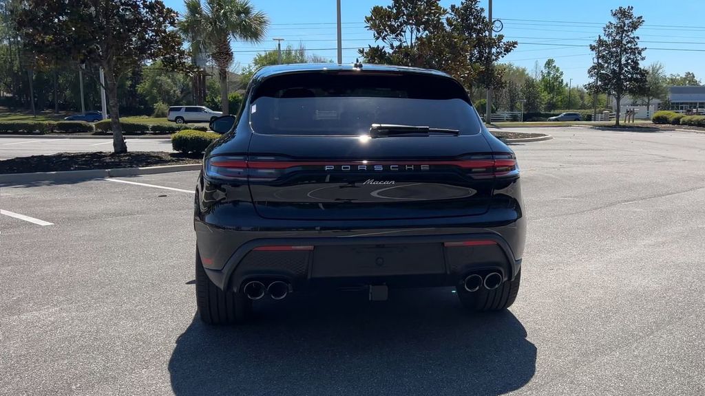 2025 Porsche Macan Base photo 7