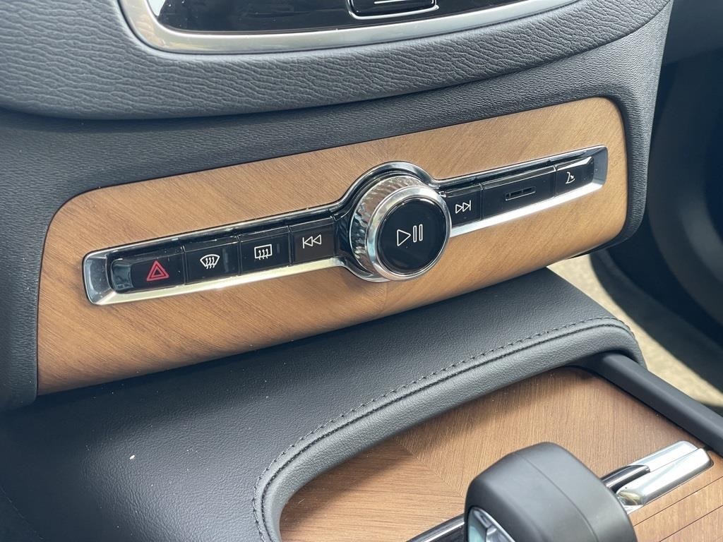 2023 Volvo XC90 Plus photo 17