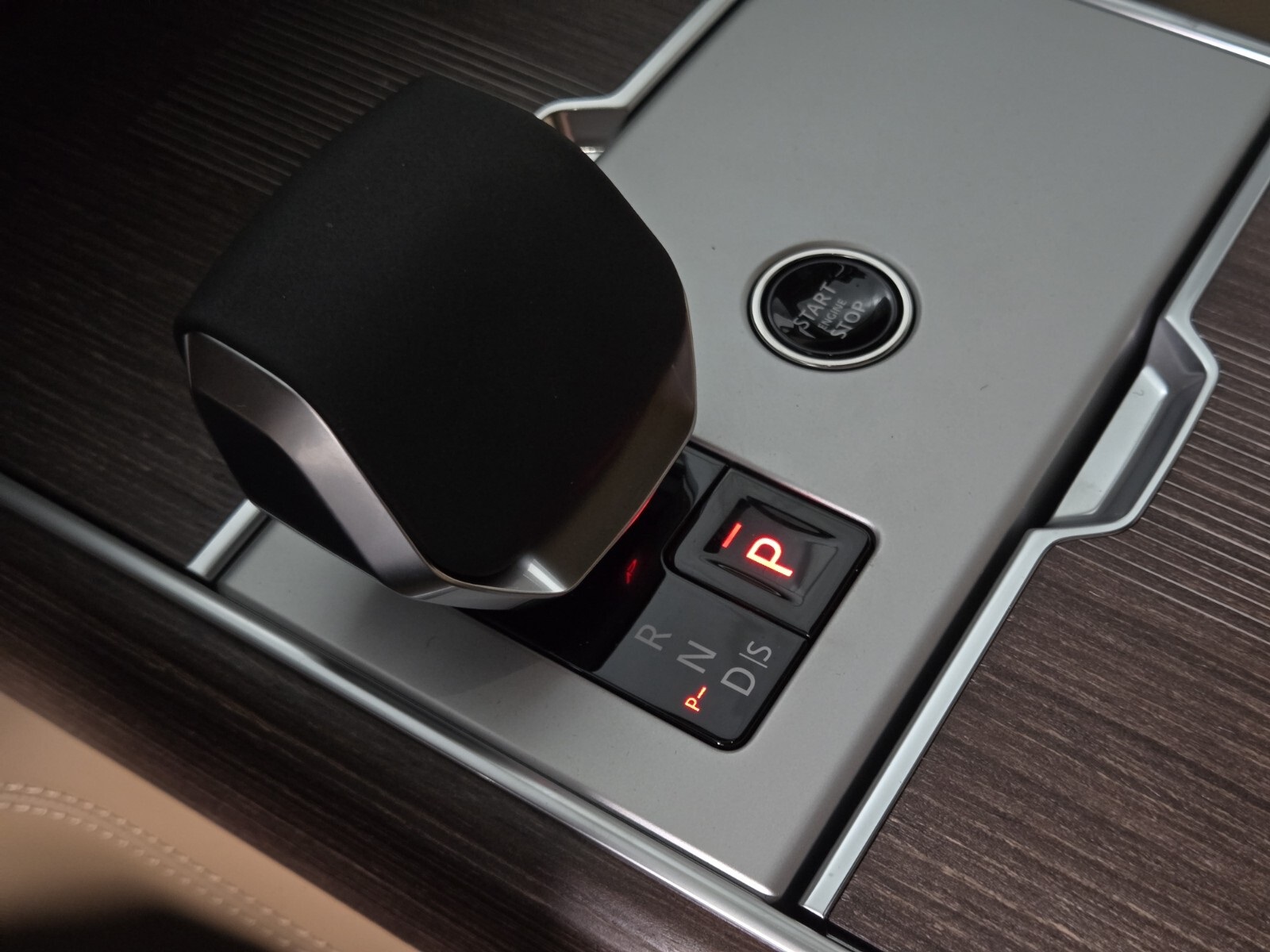 2025 Land Rover Range Rover Autobiography photo 26