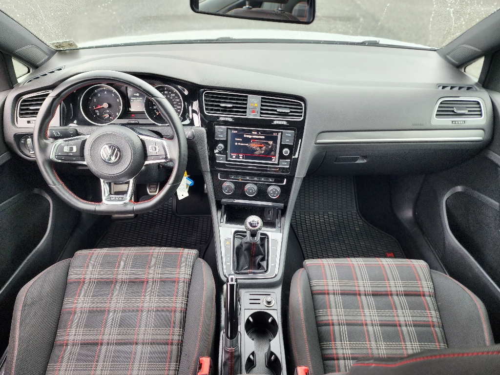 2018 Volkswagen Golf GTI S photo 2