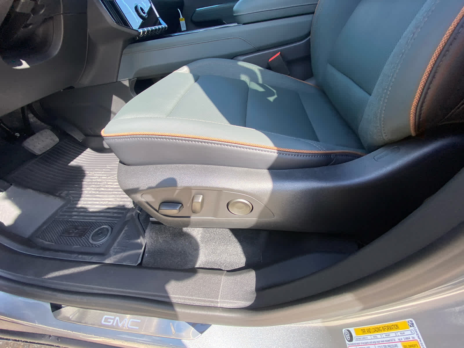 2026 Gmc Acadia AT4 photo 13