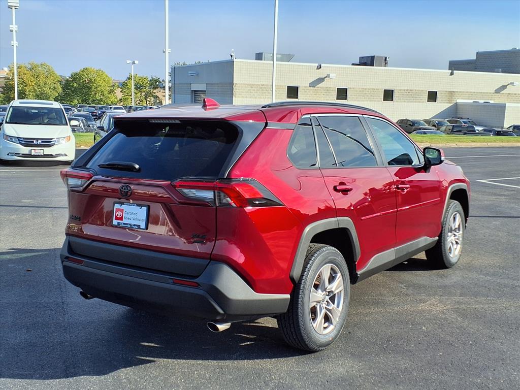 2022 Toyota RAV4 XLE photo 3