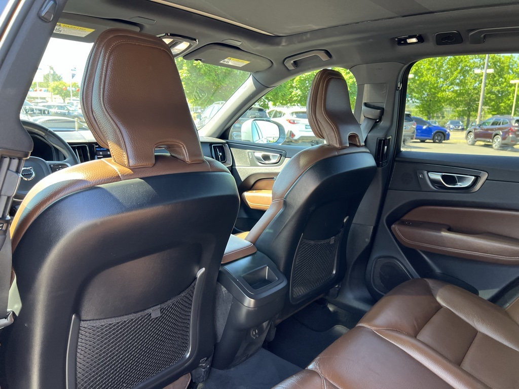 2022 Volvo XC60 B5 Momentum photo 25
