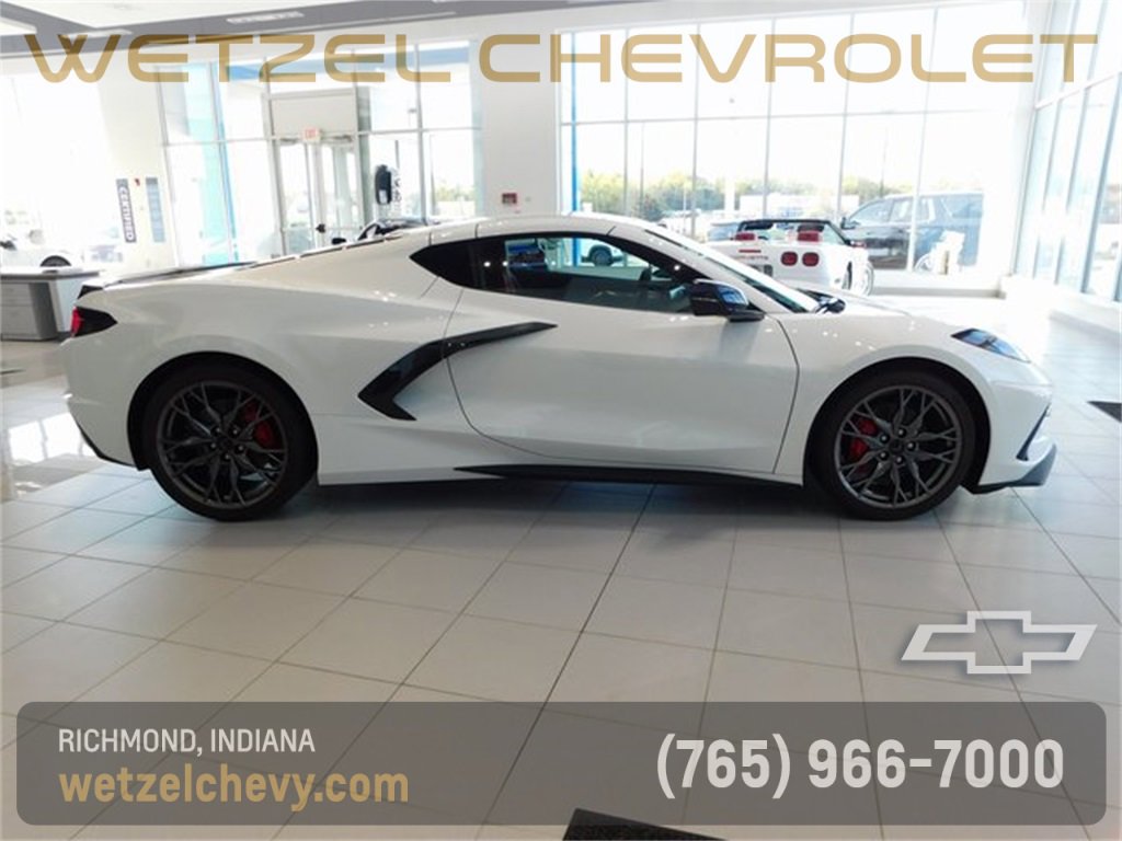2025 Chevrolet Corvette Stingray 2LT photo 2