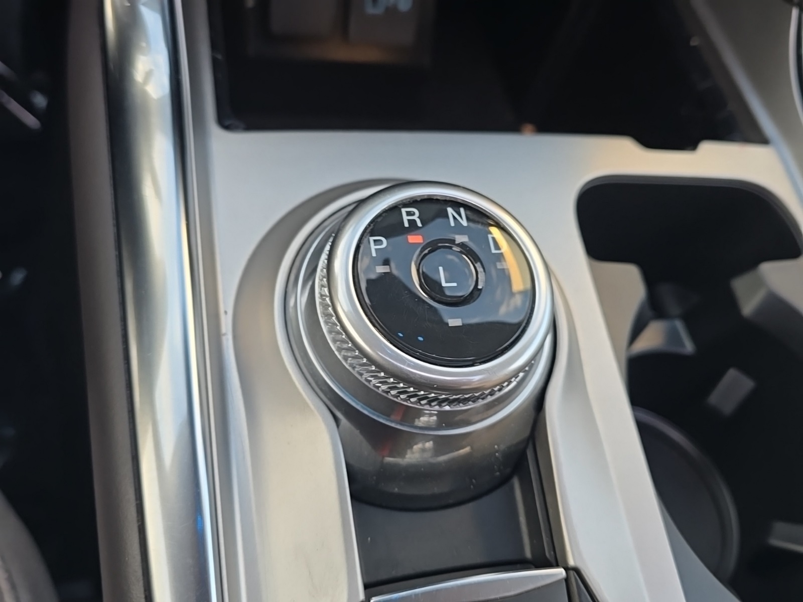2022 Ford Explorer Hybrid Platinum photo 17
