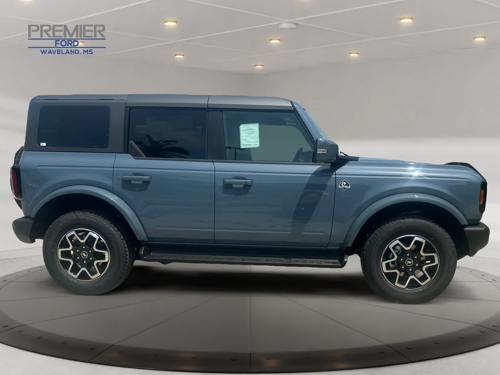 2025 Ford Bronco Outer Banks photo 6