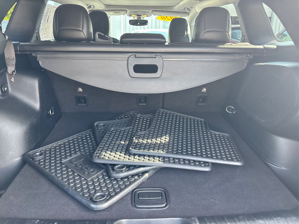 2020 Jeep Cherokee Trailhawk photo 16