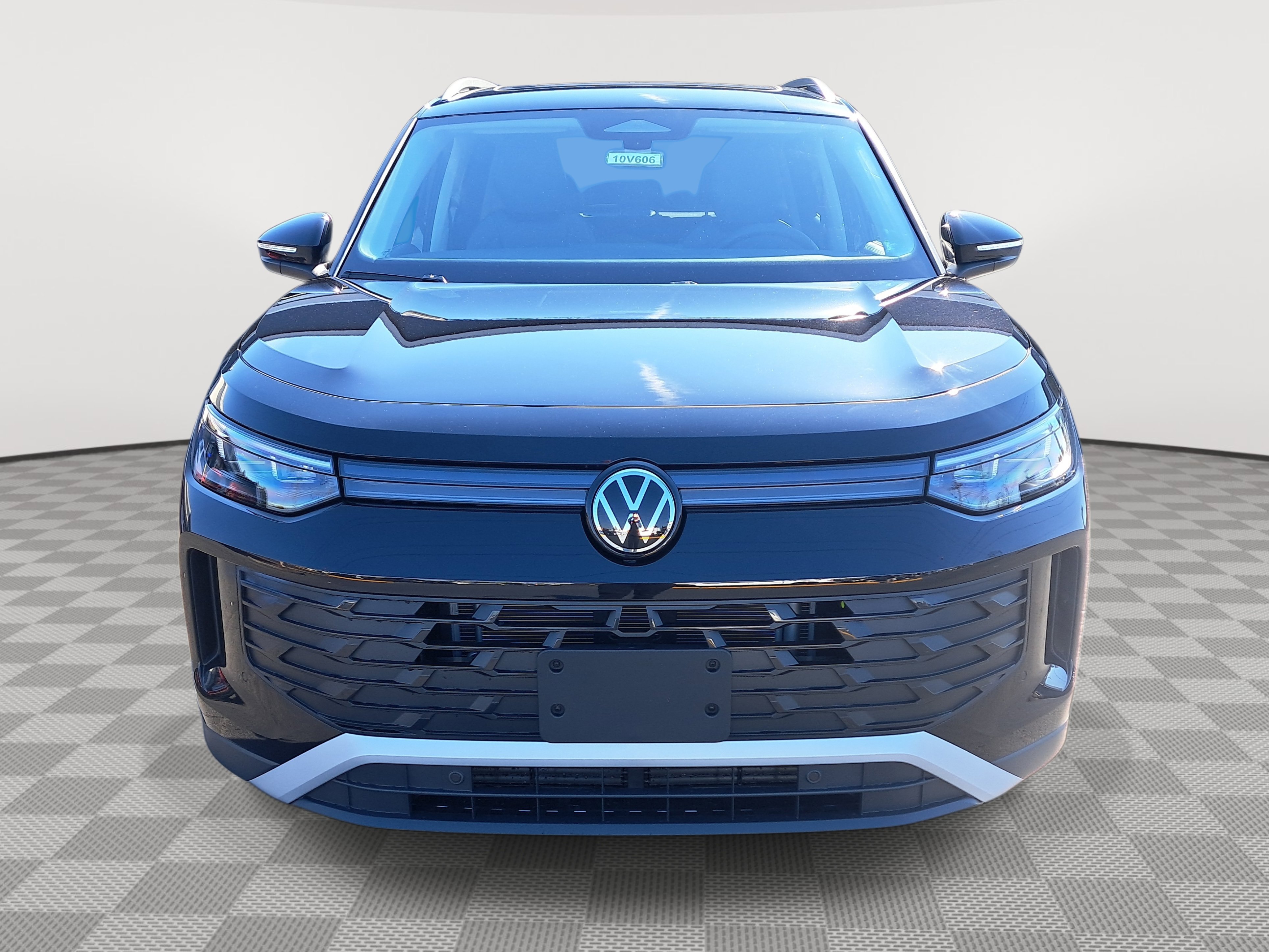 2025 Volkswagen Tiguan SE photo 2