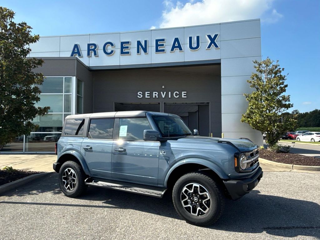 2025 Ford Bronco 4-Door Outer Banks's photo