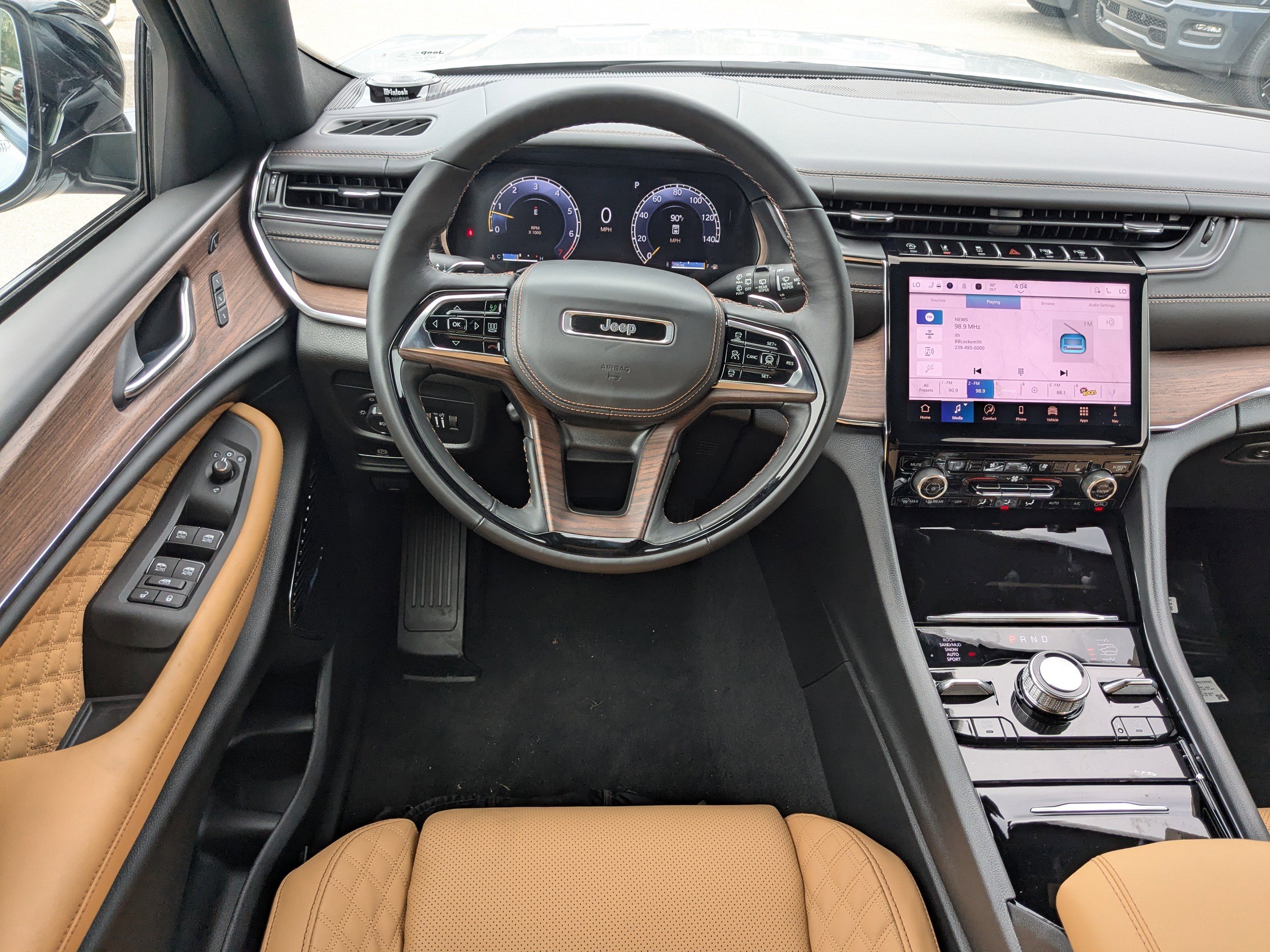 2025 Jeep Grand Cherokee Summit photo 16