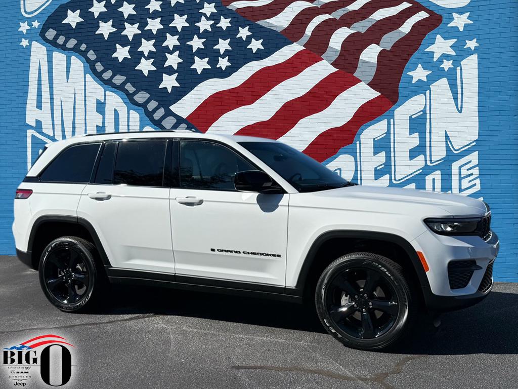 2025 Jeep Grand Cherokee Altitude's photo