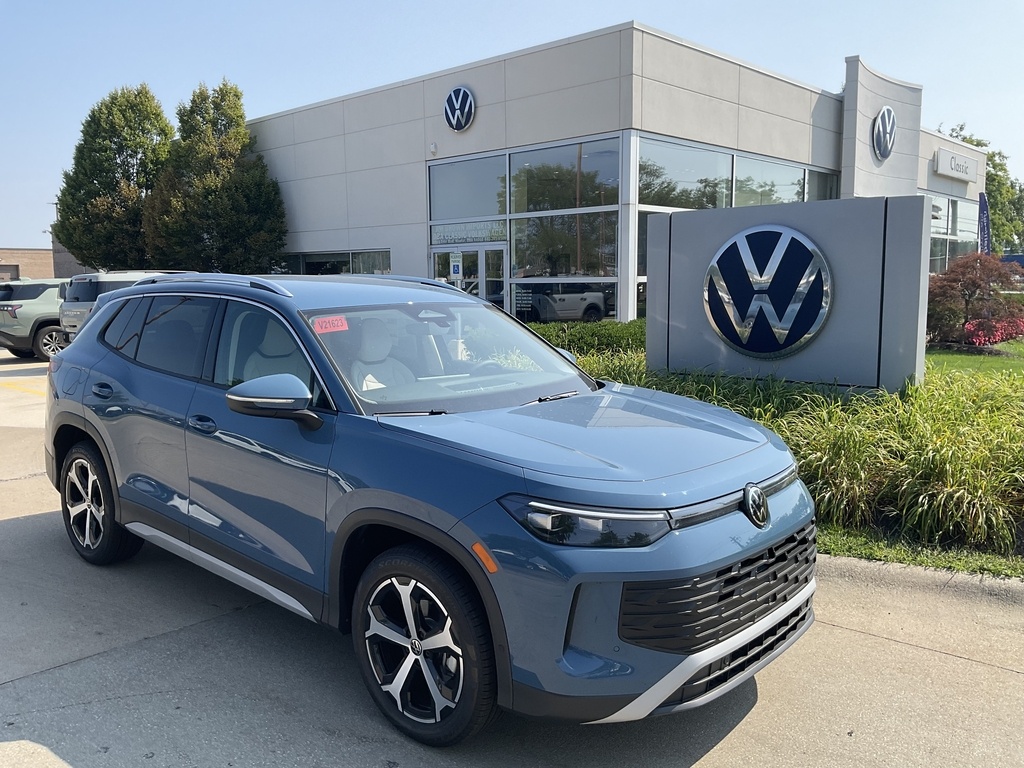 2025 Volkswagen Tiguan SE's photo