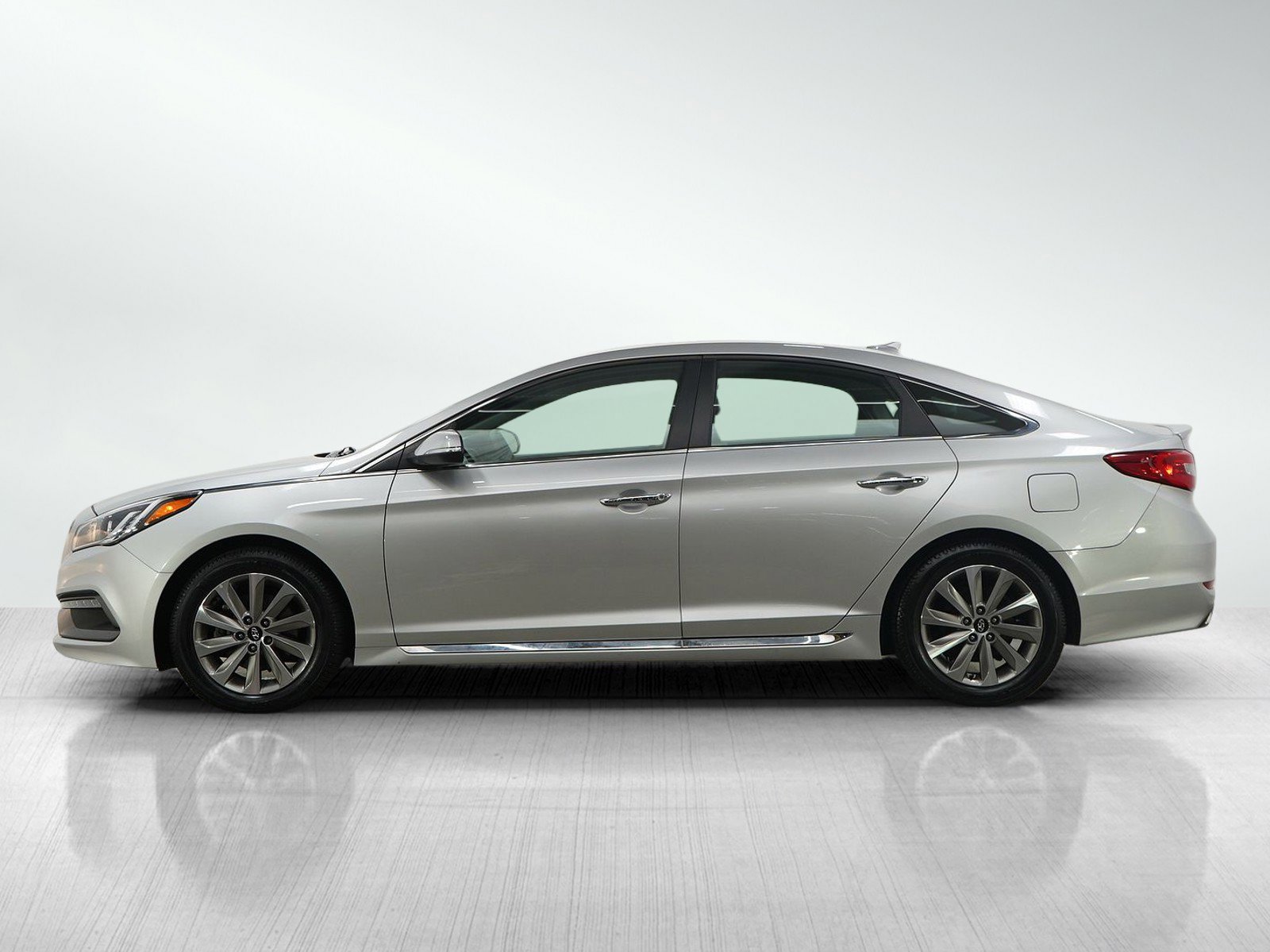 2015 Hyundai Sonata Sport photo 2