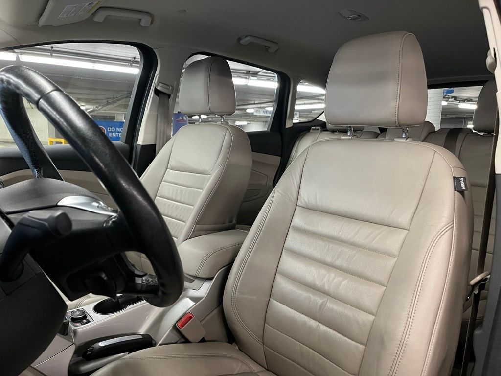 2016 Ford C-Max Energi SEL photo 13