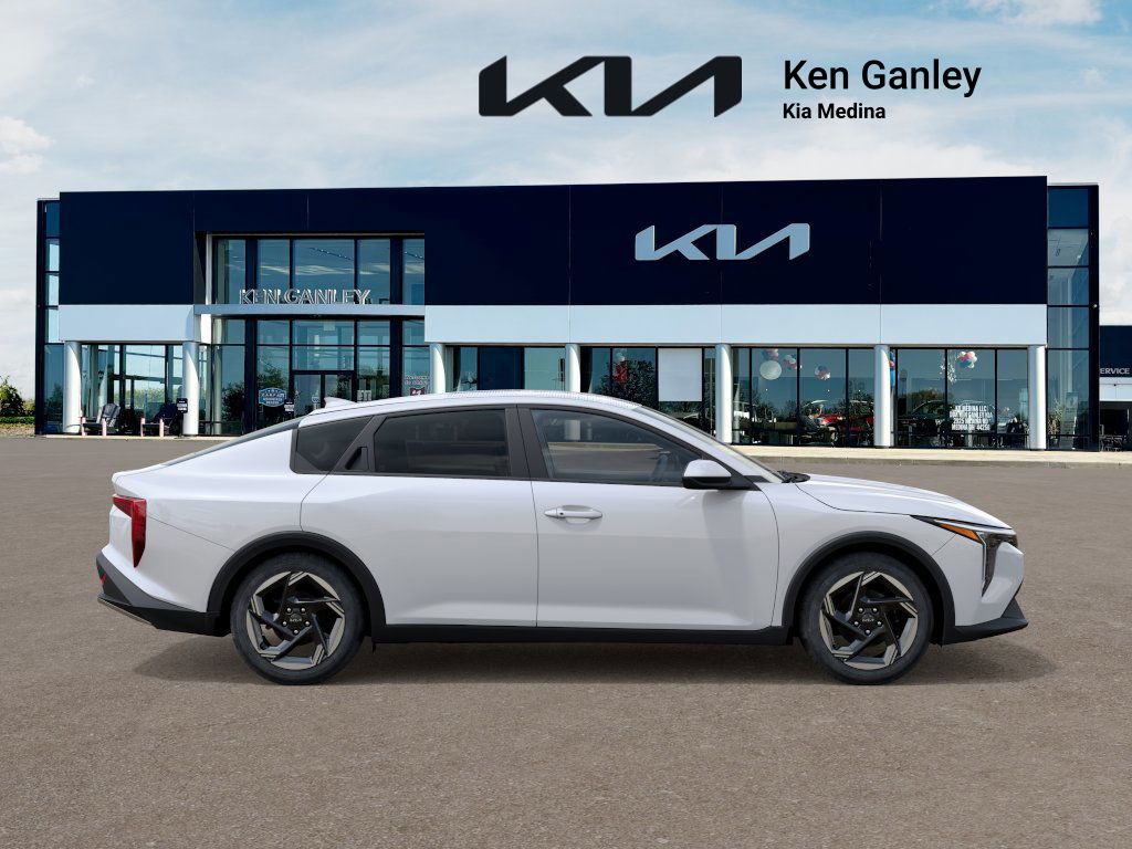 2025 Kia K4 EX photo 7