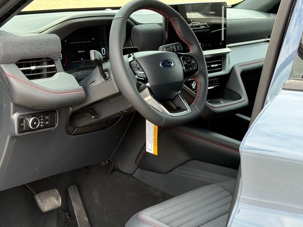 2025 Ford Explorer ST-Line photo 4