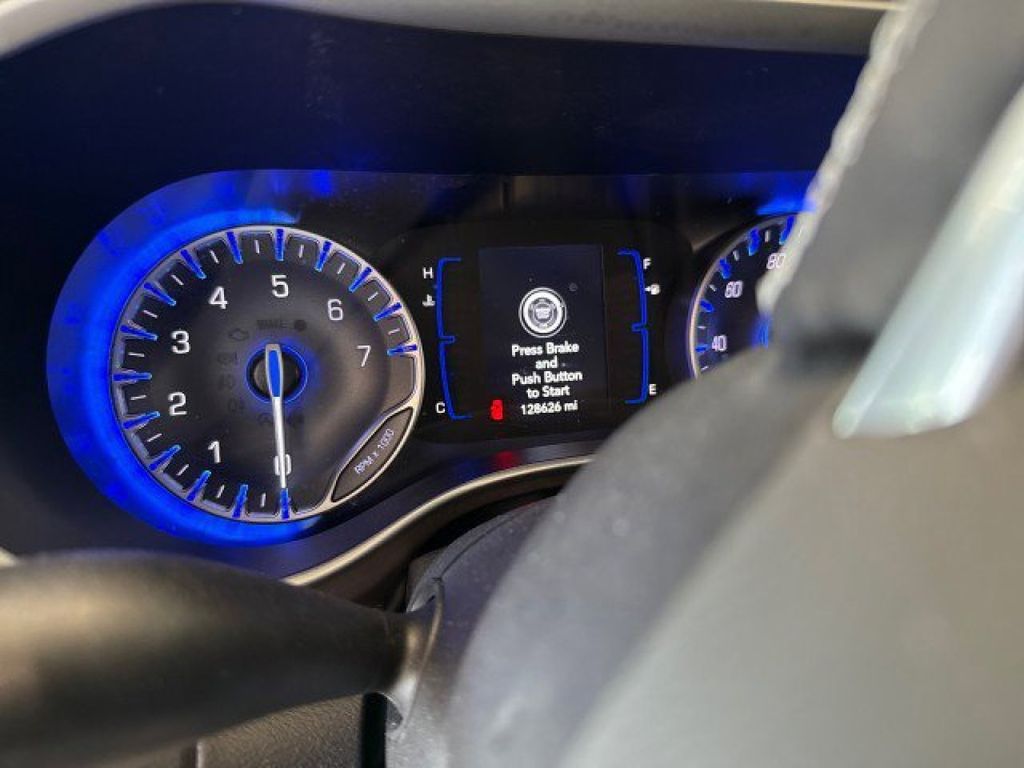 2023 Chrysler Voyager LX photo 9