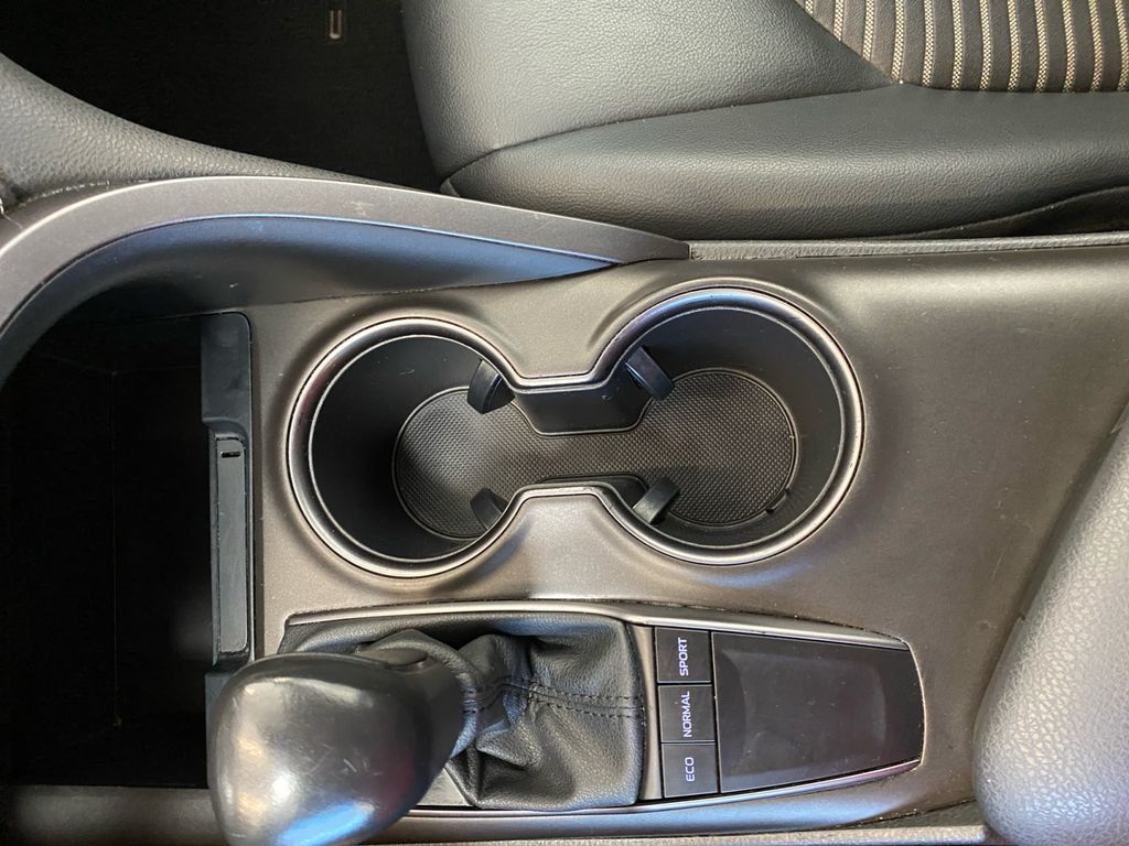 2023 Toyota Camry SE photo 22