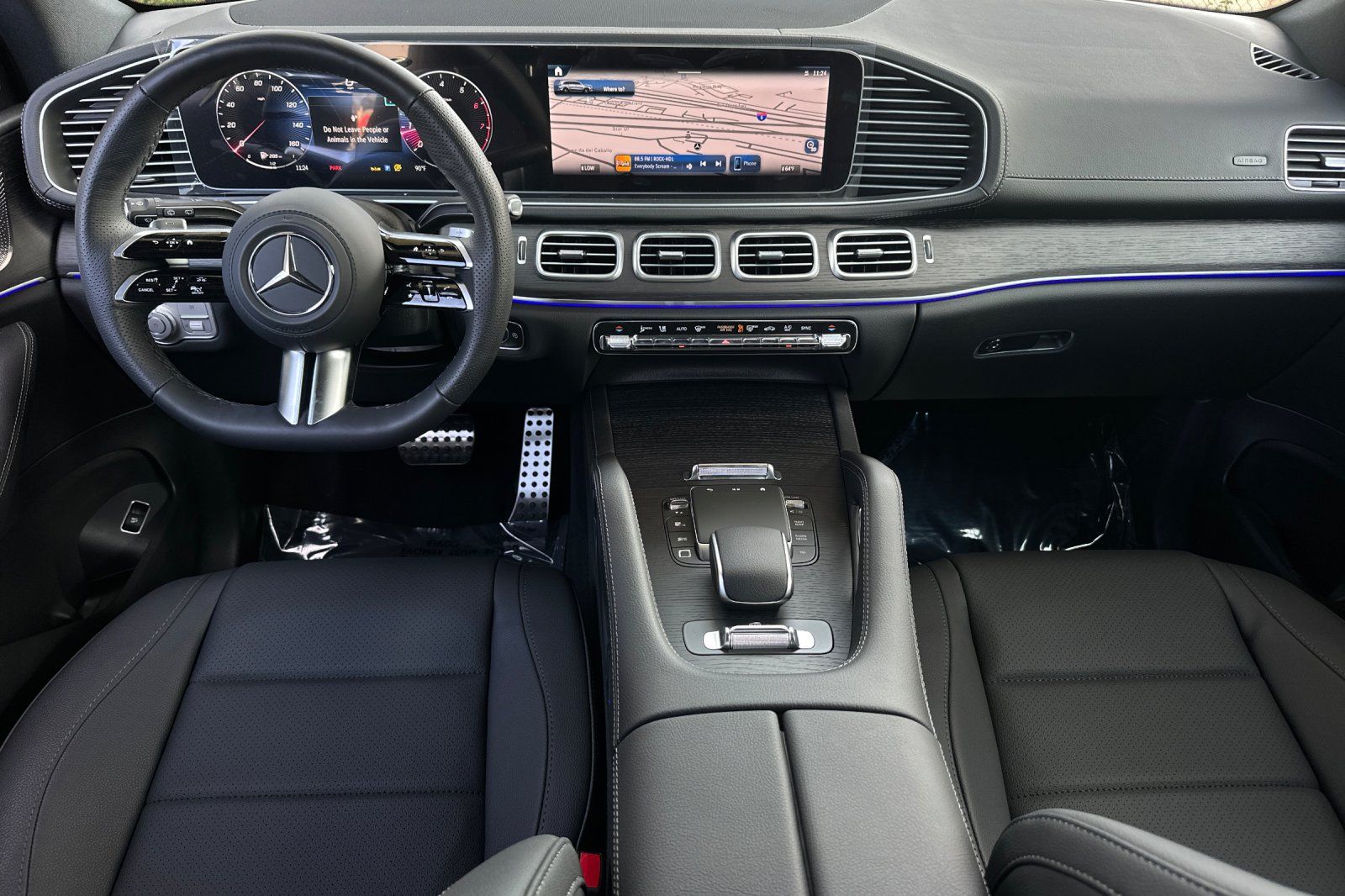 2025 Mercedes Benz GLS 450 4MATIC photo 2