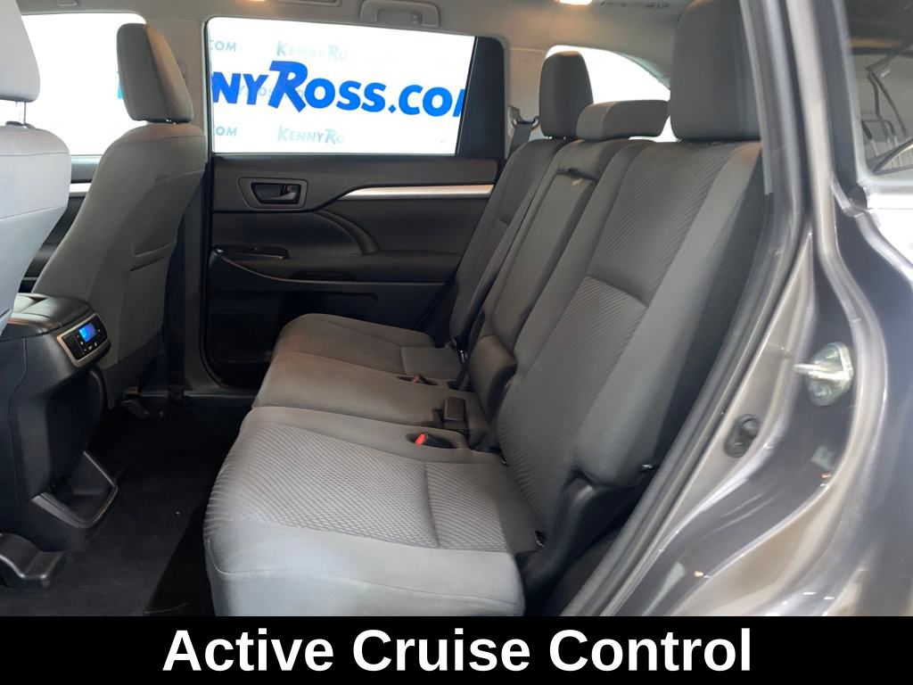 2018 Toyota Highlander LE photo 7
