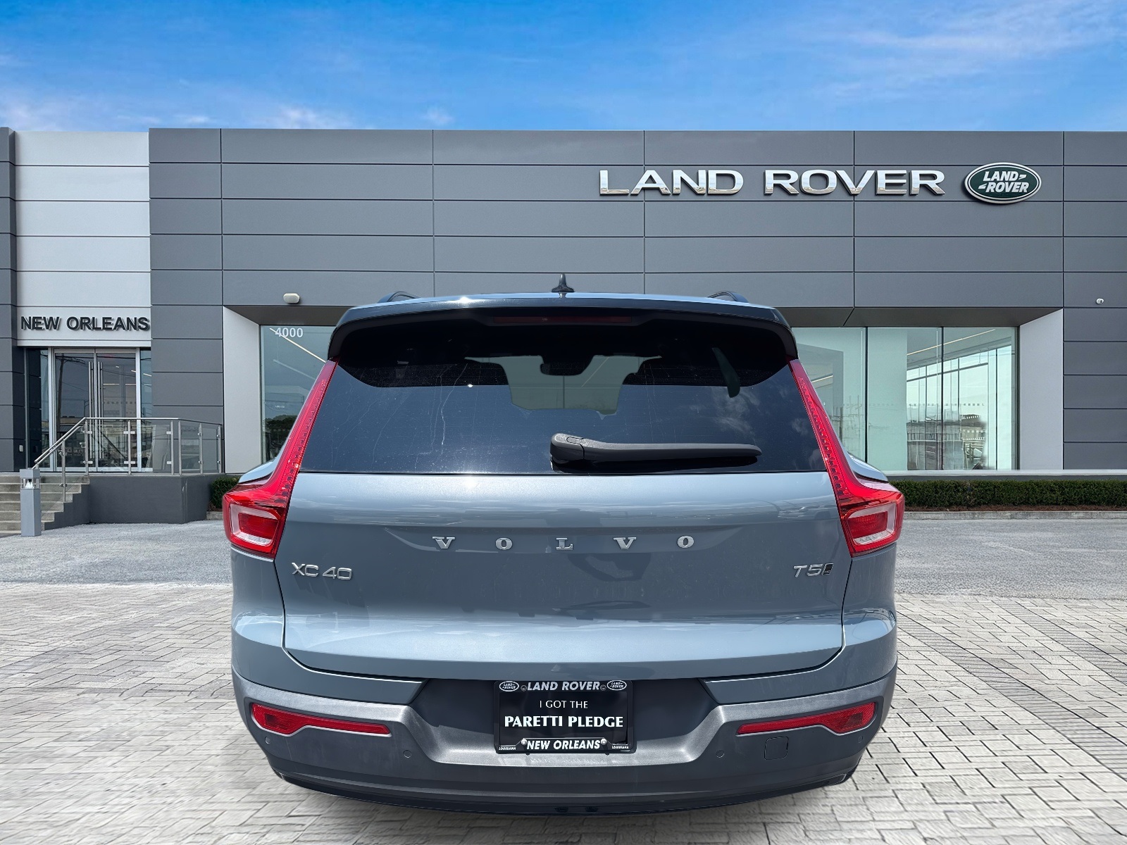 2021 Volvo XC40 R-Design photo 4