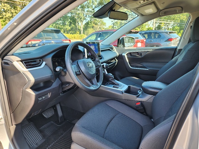 2025 Toyota RAV4 LE photo 12