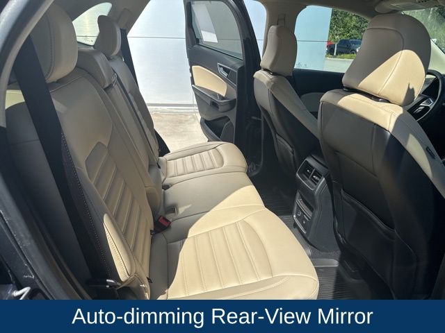 2022 Ford Edge SEL photo 23