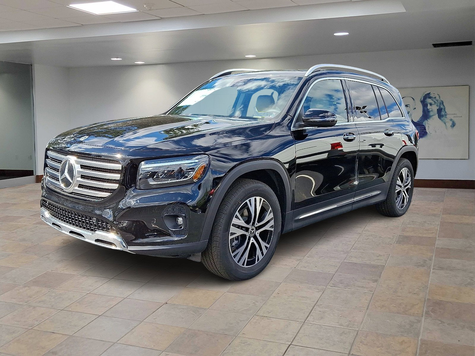 2026 Mercedes Benz GLB 250 4MATIC photo 2