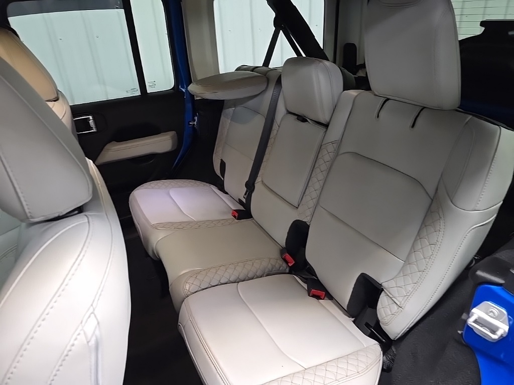 2023 Jeep Wrangler Altitude photo 30