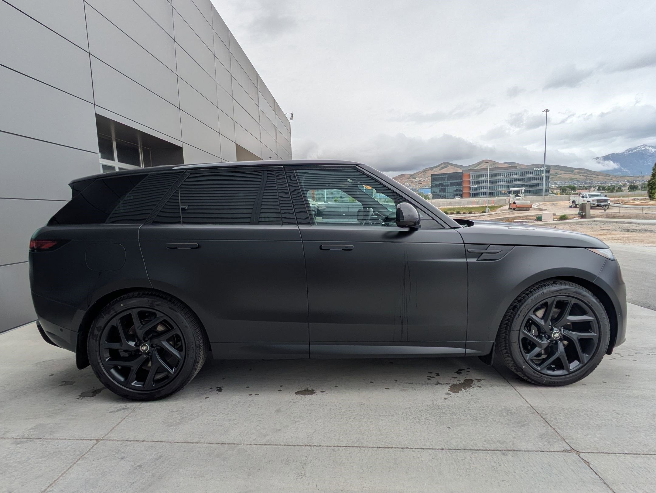 2025 Land Rover Range Rover Sport SE photo 4