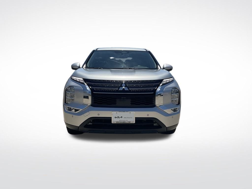 2023 Mitsubishi Outlander SE photo 3