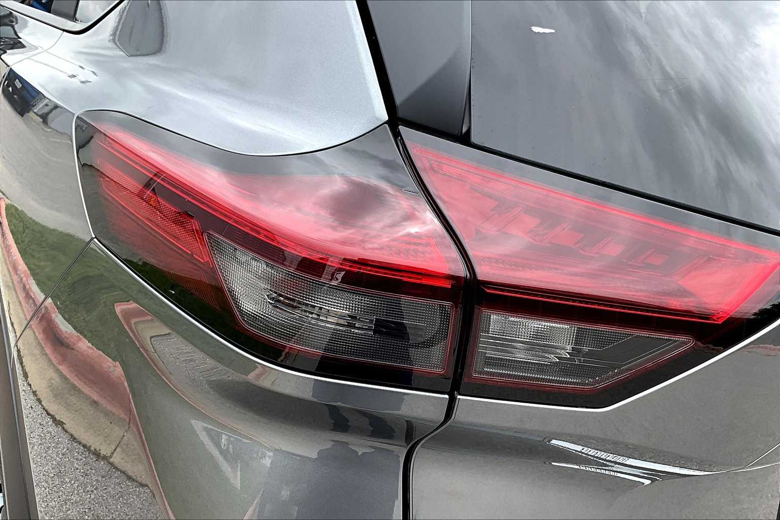 2025 Nissan Rogue SV photo 12