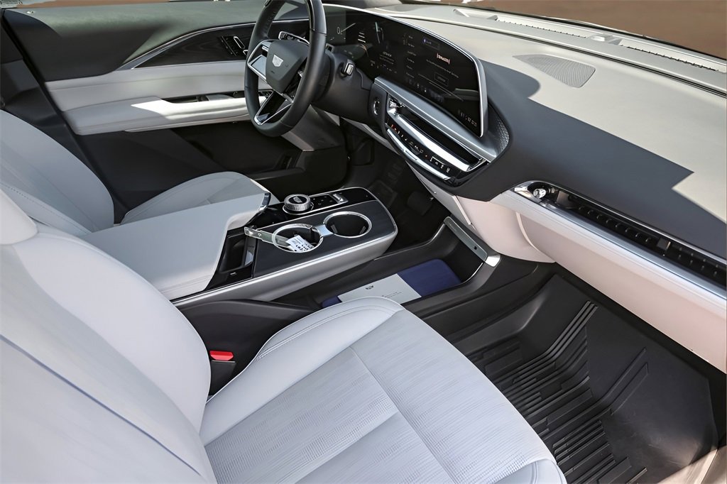 2024 Cadillac Lyriq Sport photo 25
