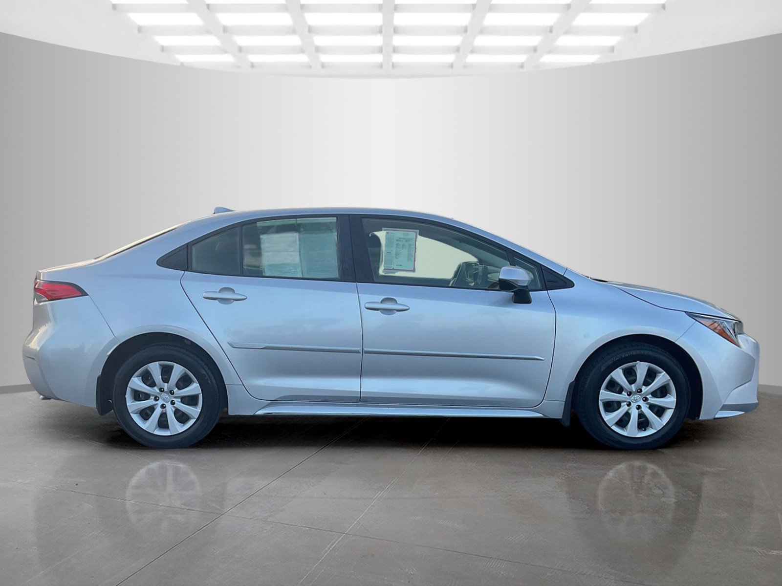 2022 Toyota Corolla LE photo 2