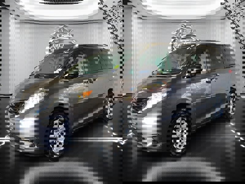 2013 Toyota Sienna L's photo