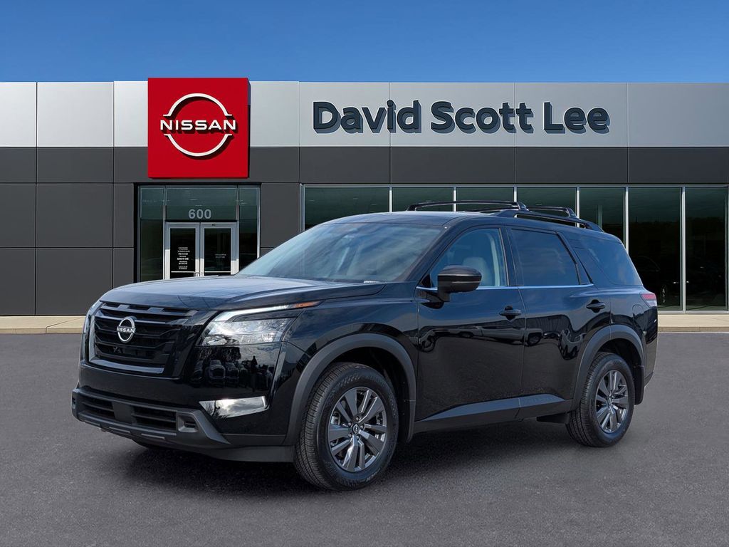 2025 Nissan Pathfinder SV's photo