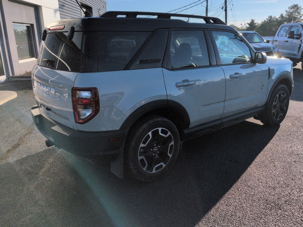 2022 Ford Bronco Sport Outer Banks photo 3