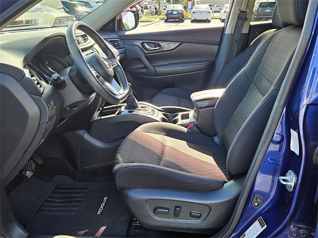 2019 Nissan Rogue SV photo 5