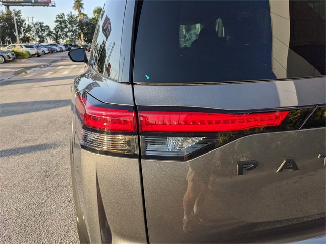 2025 Nissan Pathfinder SV photo 8