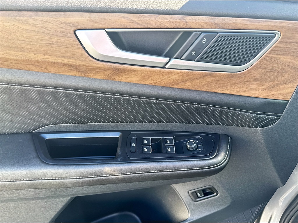 2024 Volkswagen Atlas SE Technology photo 17