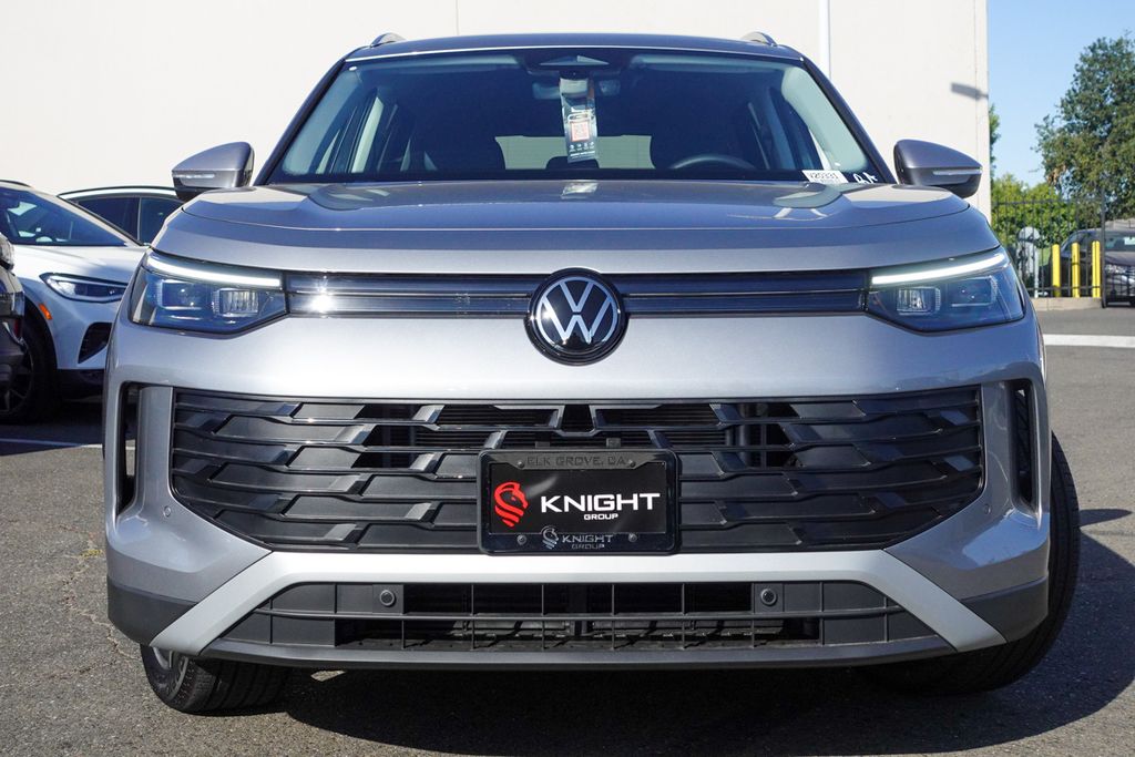 2025 Volkswagen Tiguan SE photo 2