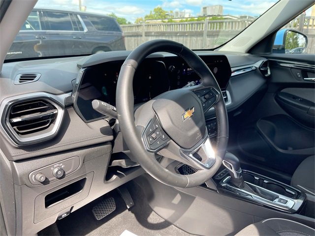 2024 Chevrolet Trailblazer LT photo 2