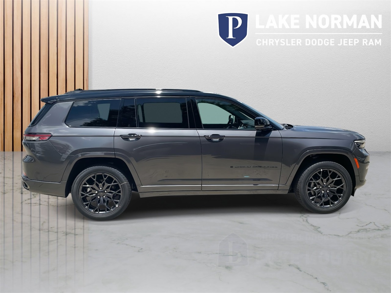 2025 Jeep Grand Cherokee L Summit photo 7
