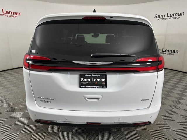 2025 Chrysler Pacifica photo 16