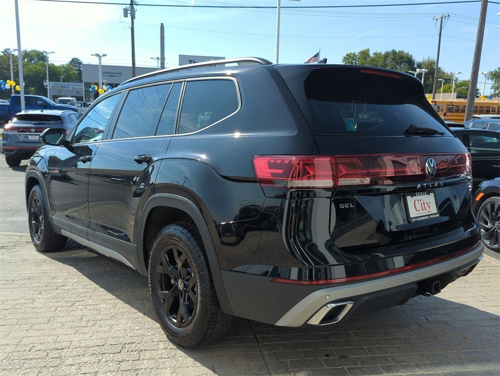 2024 Volkswagen Atlas Peak Edition SEL photo 3
