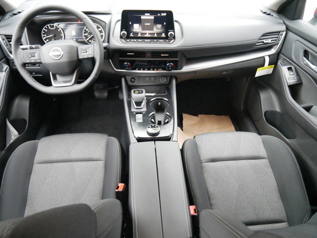 2026 Nissan Rogue SV photo 5