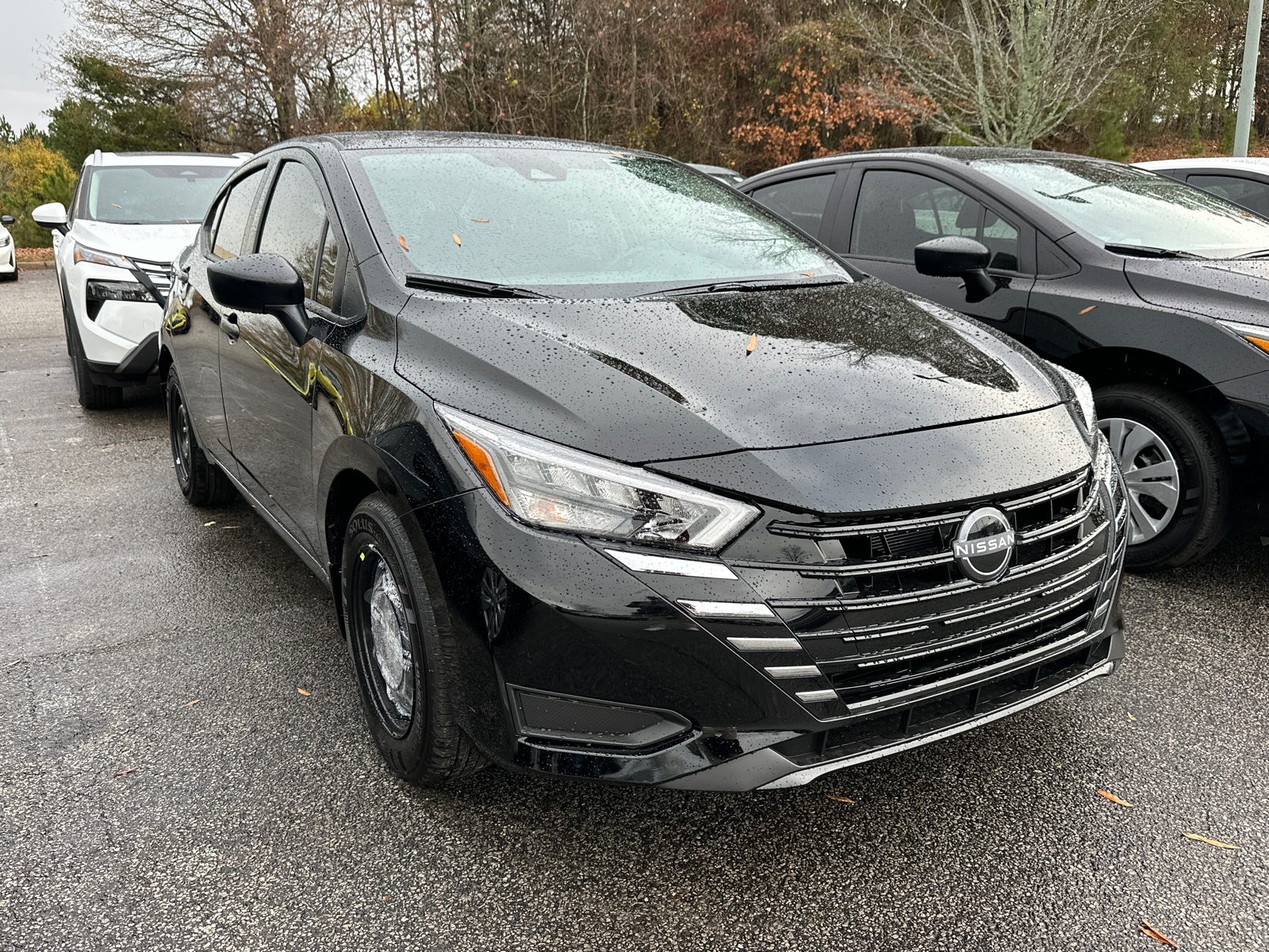 2025 Nissan Versa 1.6 S photo 3